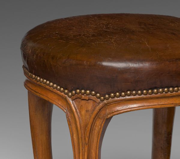 Elégant tabouret Louis XV