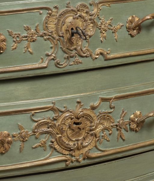 Large Italian chest of drawers, 2nd half of the 18th century