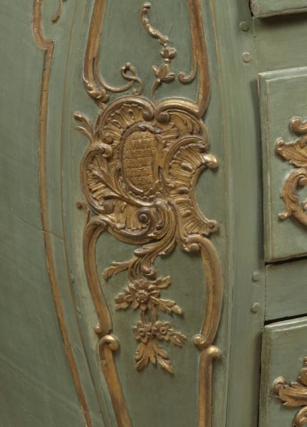 Large Italian chest of drawers, 2nd half of the 18th century