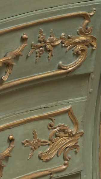 Large Italian chest of drawers, 2nd half of the 18th century