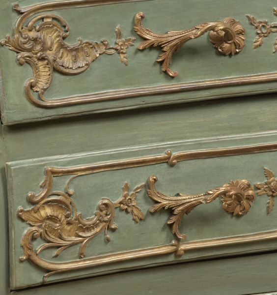 Large Italian chest of drawers, 2nd half of the 18th century